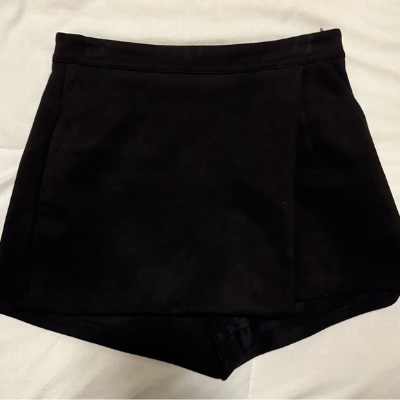 NWOT RARE Misguided Black Wrap Skort Size 4 - Picture 2 of 10